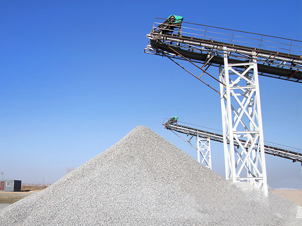 时产700-800吨石灰石破碎生产線(xiàn)